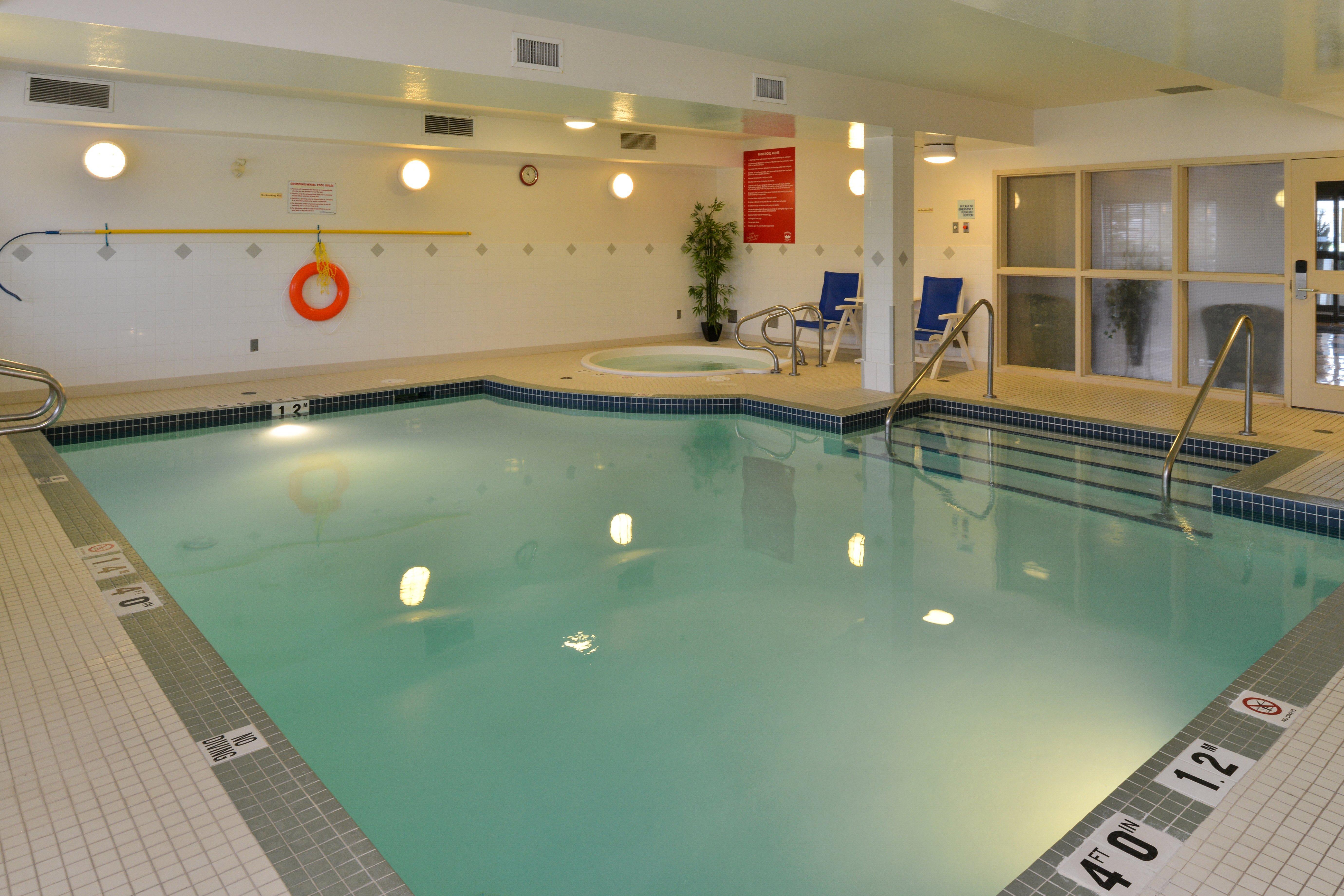 Holiday Inn Express Edmonton North By Ihg Exterior foto