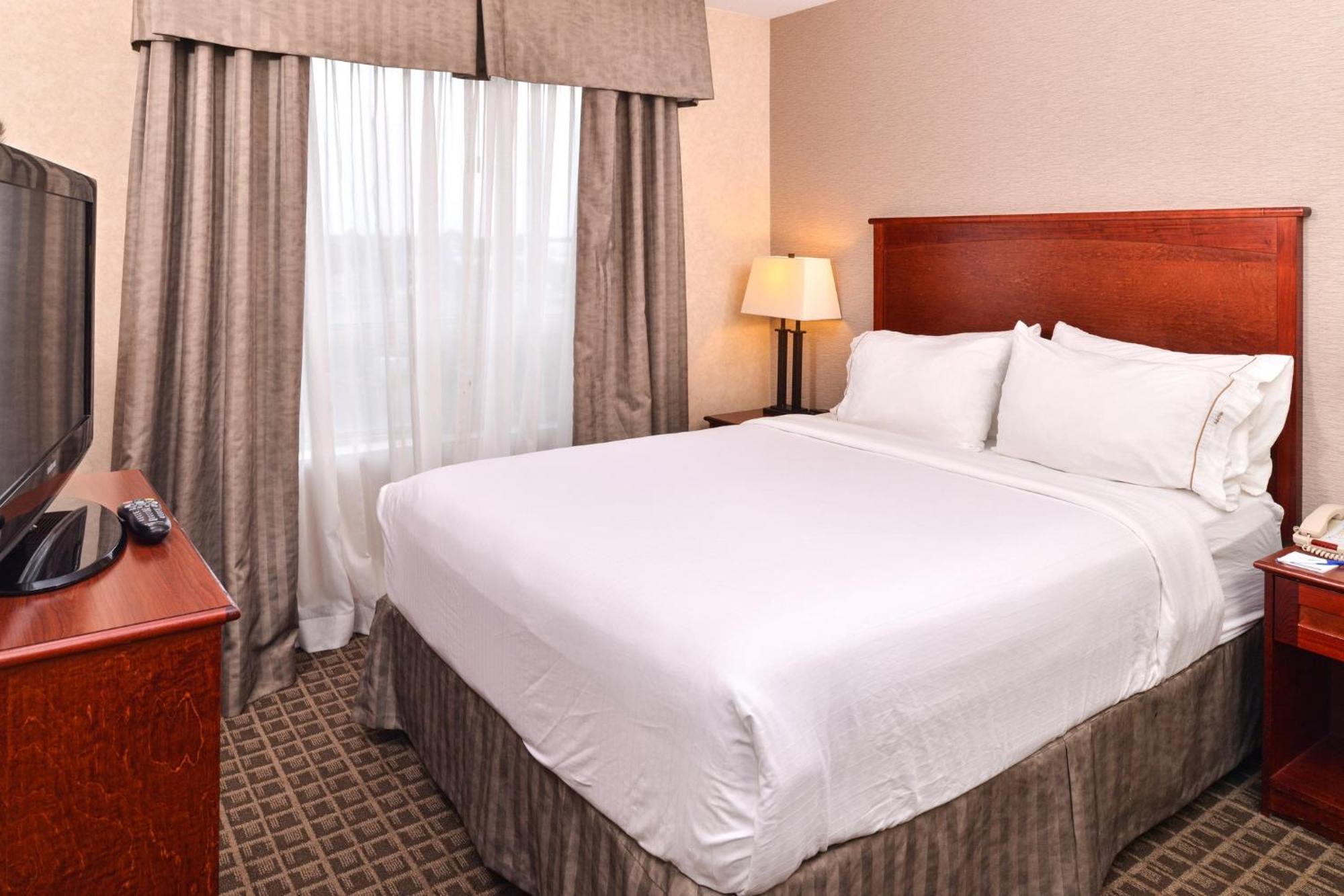 Holiday Inn Express Edmonton North By Ihg Exterior foto